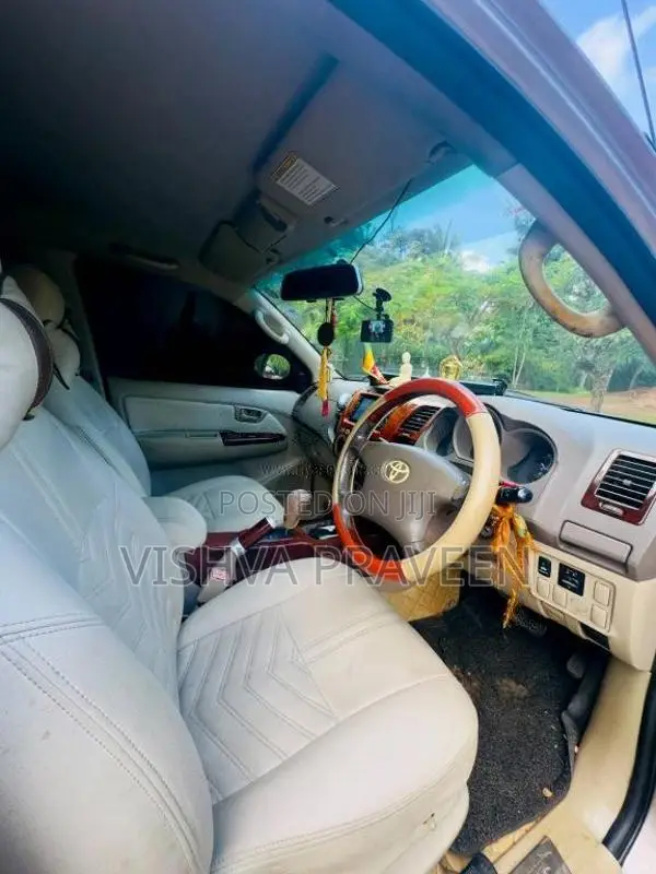 Toyota Hilux 2005 Pickup (Used)