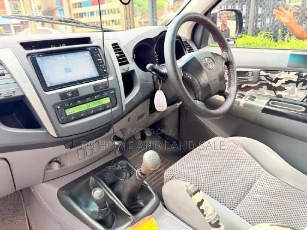 Toyota Hilux 2009 Pickup (Used)