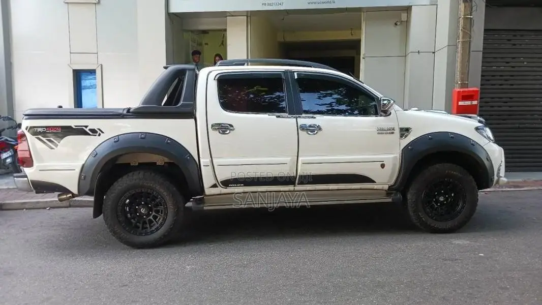 Toyota Hilux Vigo 2006 Pickup (Used)