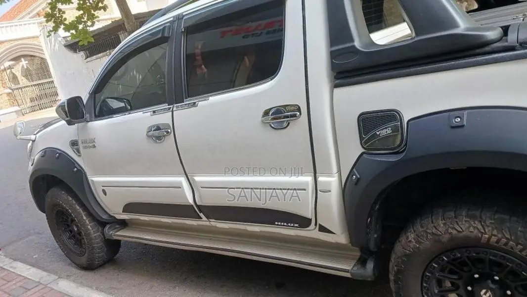 Toyota Hilux Vigo 2006 Pickup (Used)