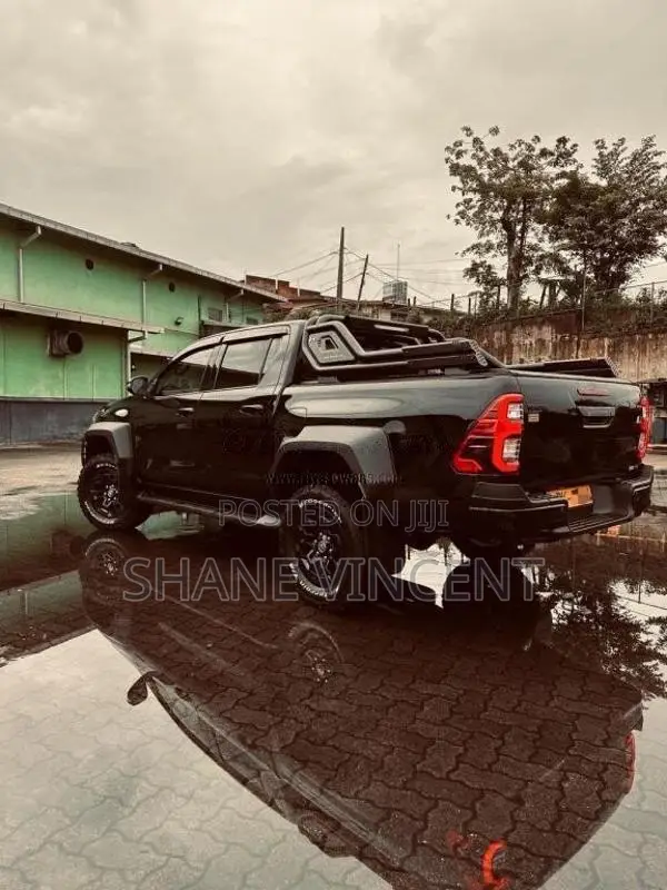 Toyota Hilux GR Sport 2025 Pickup (Used)