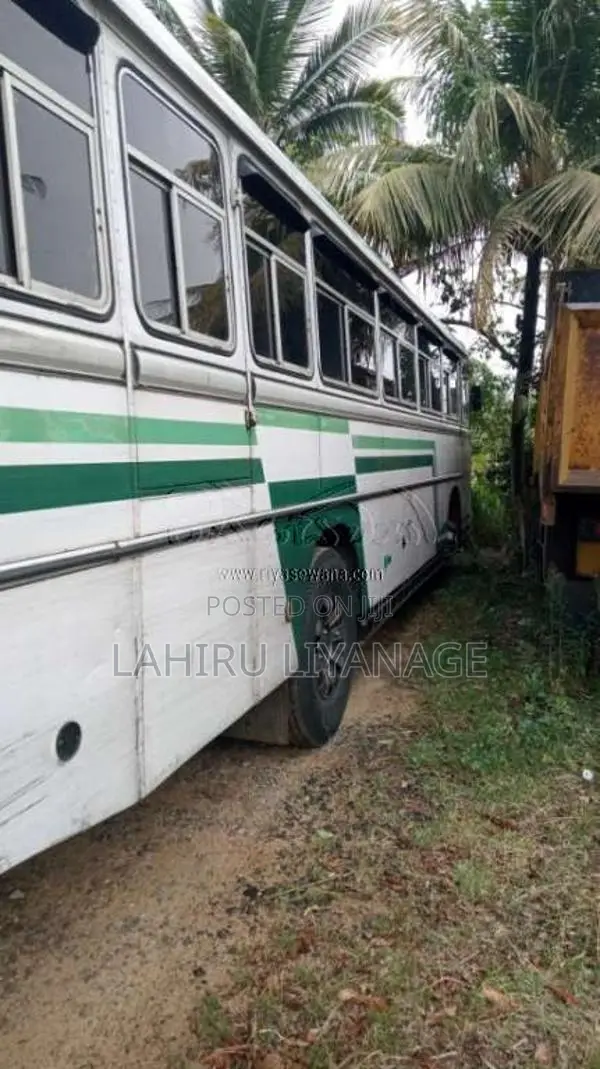 Ashok-Leyland Viking 2005 Bus (Used)