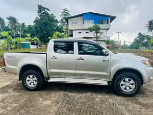 Toyota Hilux 2009 Pickup (Used)