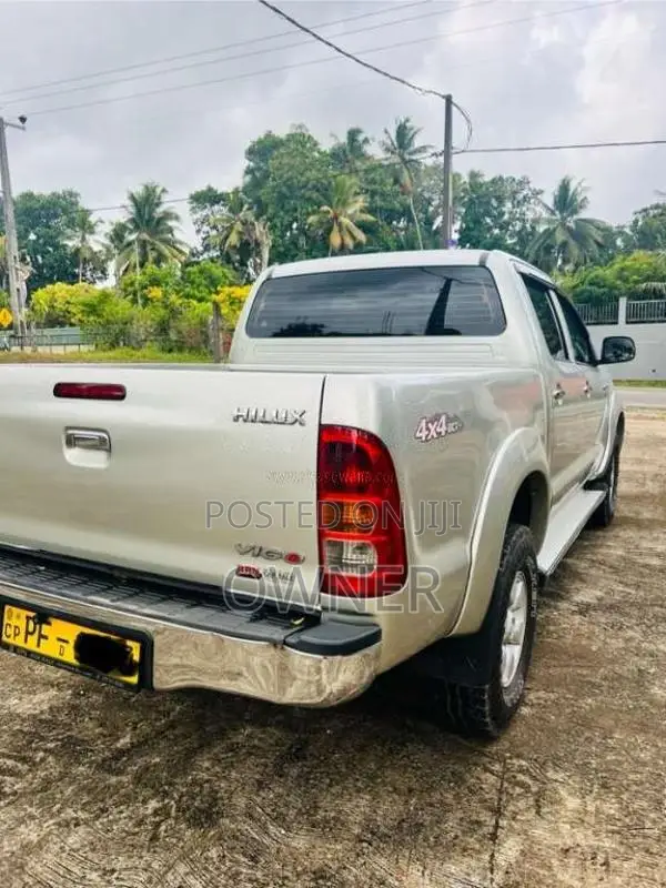 Toyota Hilux 2009 Pickup (Used)