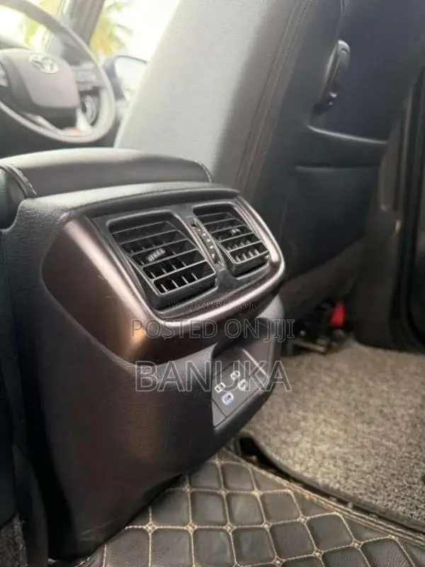 Toyota Hilux 2025 Pickup (Used)