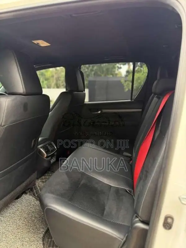 Toyota Hilux 2025 Pickup (Used)