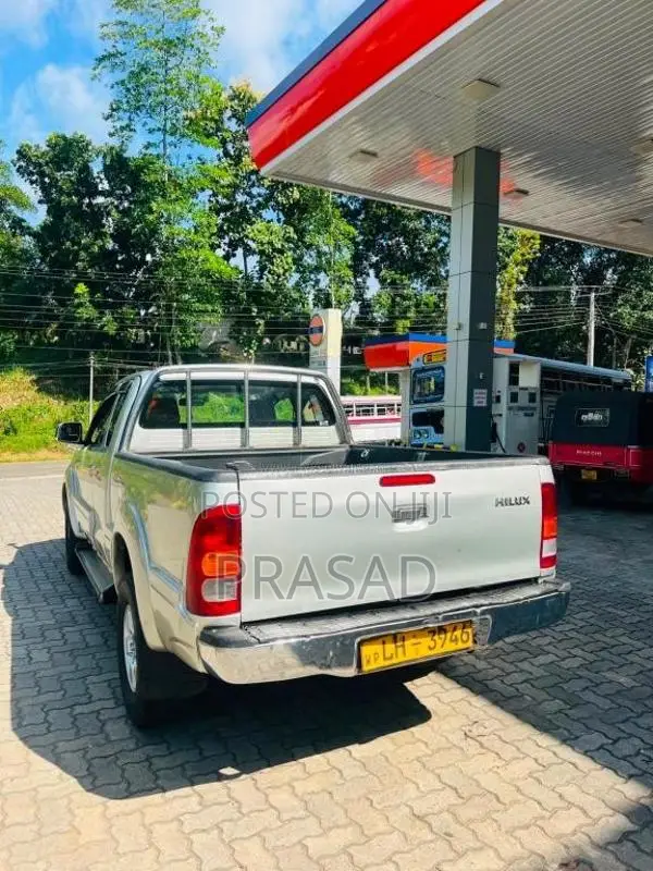 Toyota Hilux Vigo 4x4 2010 Pickup (Used)