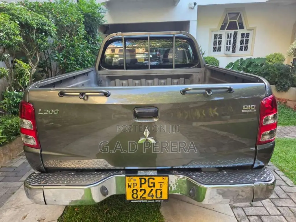 Mitsubishi L200 2015 Pickup (Used)
