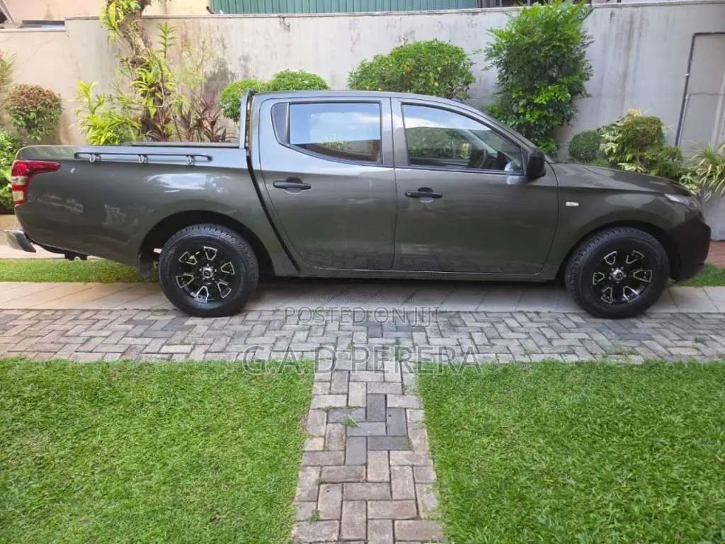 Mitsubishi L200 2015 Pickup (Used)
