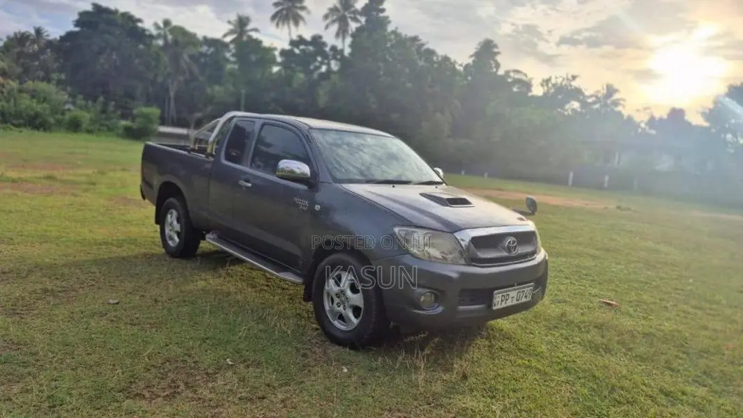Toyota Hilux Smart Cab 2010 Pickup (Used)