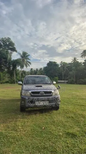 Toyota Hilux Smart Cab 2010 Pickup (Used)