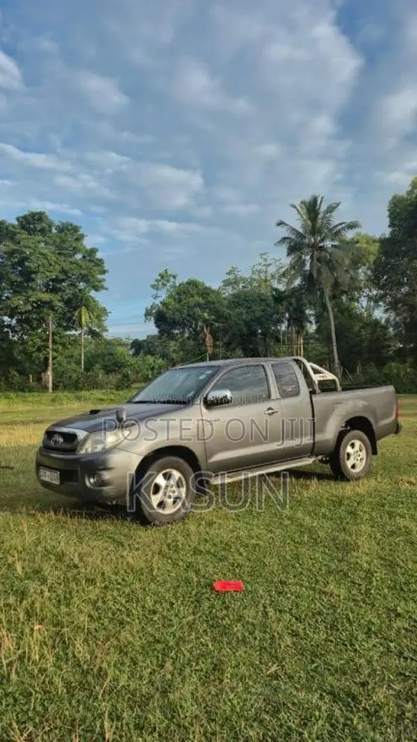 Toyota Hilux Smart Cab 2010 Pickup (Used)