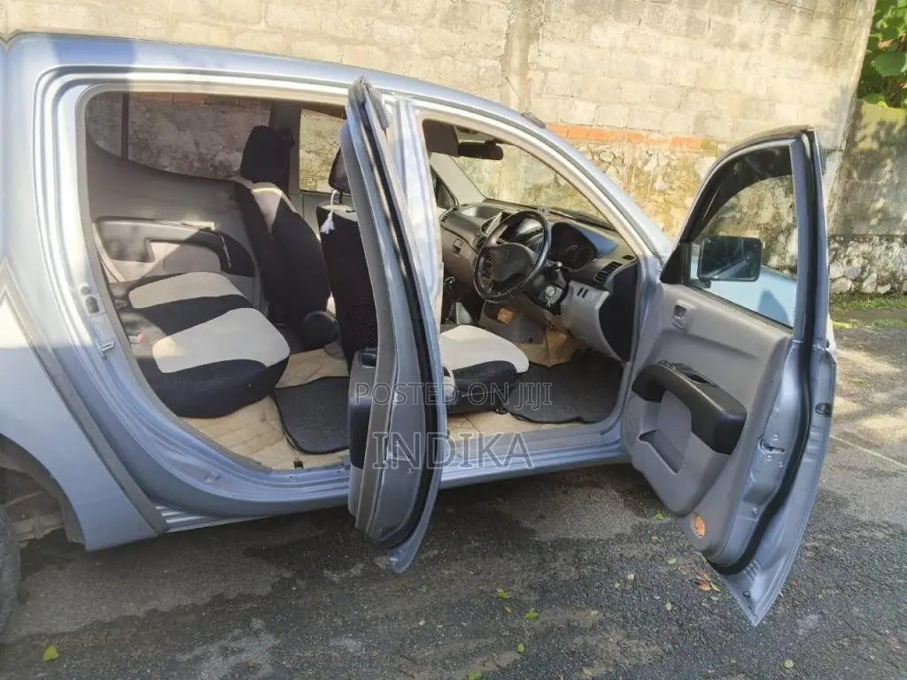 Mitsubishi L200 2012 Pickup (Used)
