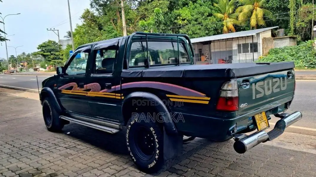 Isuzu Double Cab 2000 Pickup (Used)