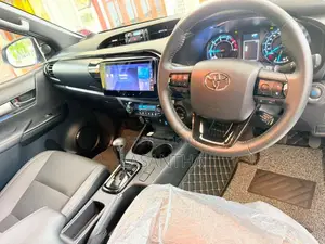 Toyota Hilux 2025 Pickup (Used)
