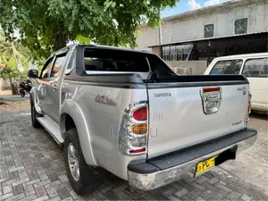 Toyota Hilux Vigo 2006 Pickup (Used)