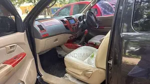 Toyota Hilux 2010 Pickup (Used)