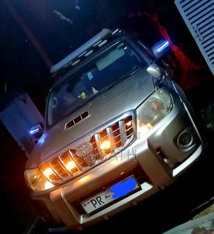 Toyota Hilux 2010 Pickup (Used)