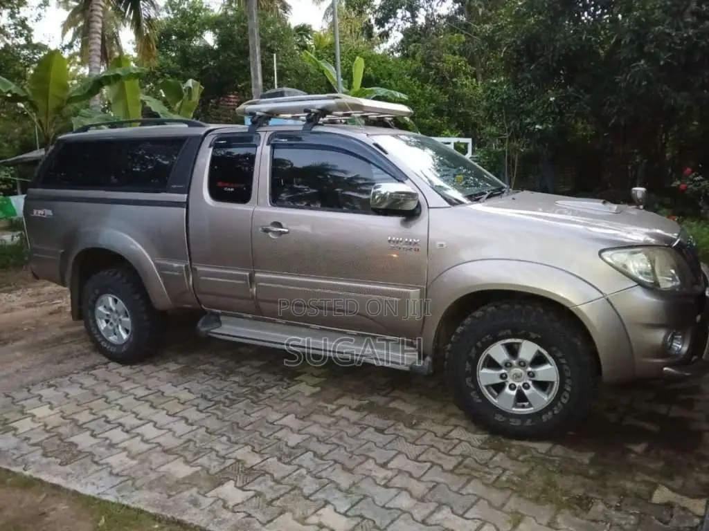 Toyota Hilux 2010 Pickup (Used)