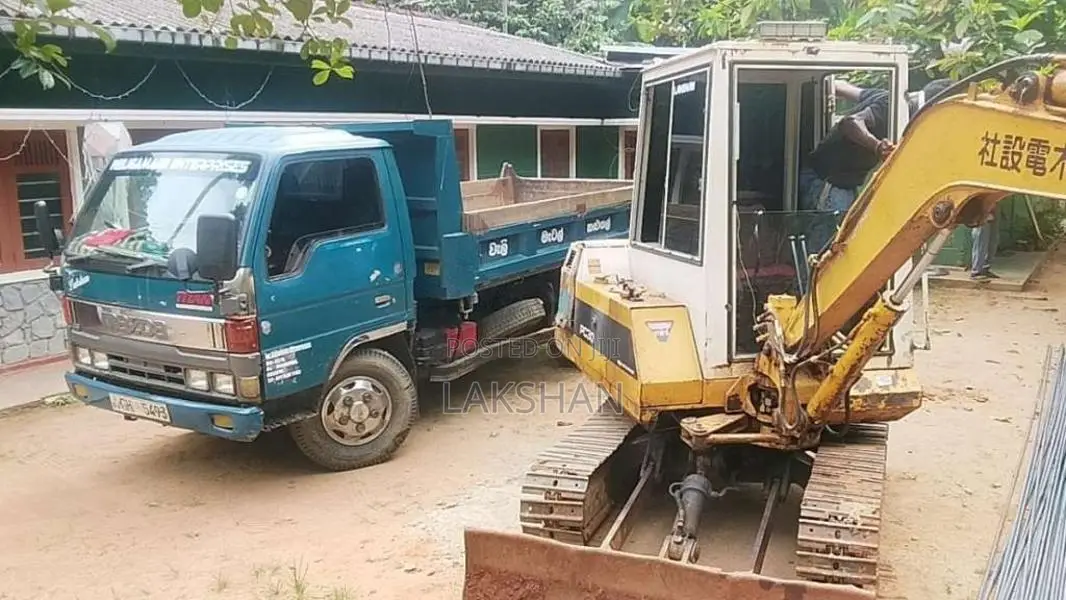 Komatsu PC30 Excavator 2010 Heavy-Duty (Used)