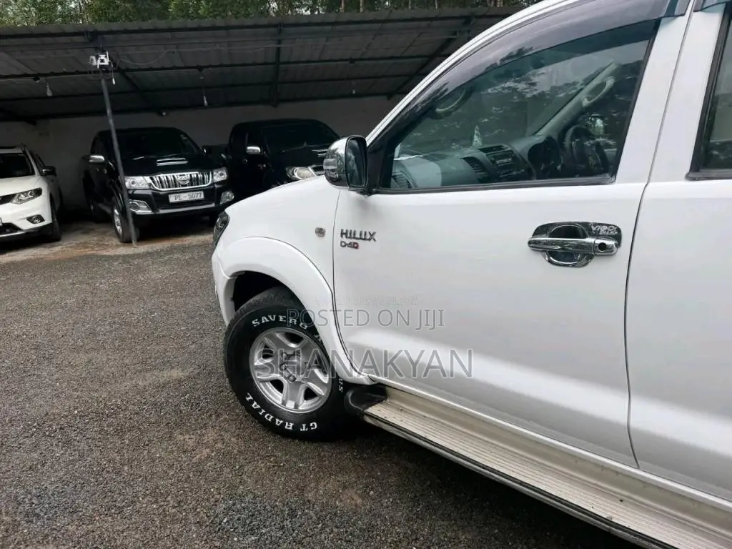Toyota Hilux Vigo 2006 Pickup (Used)
