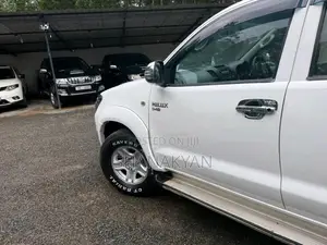 Toyota Hilux Vigo 2006 Pickup (Used)