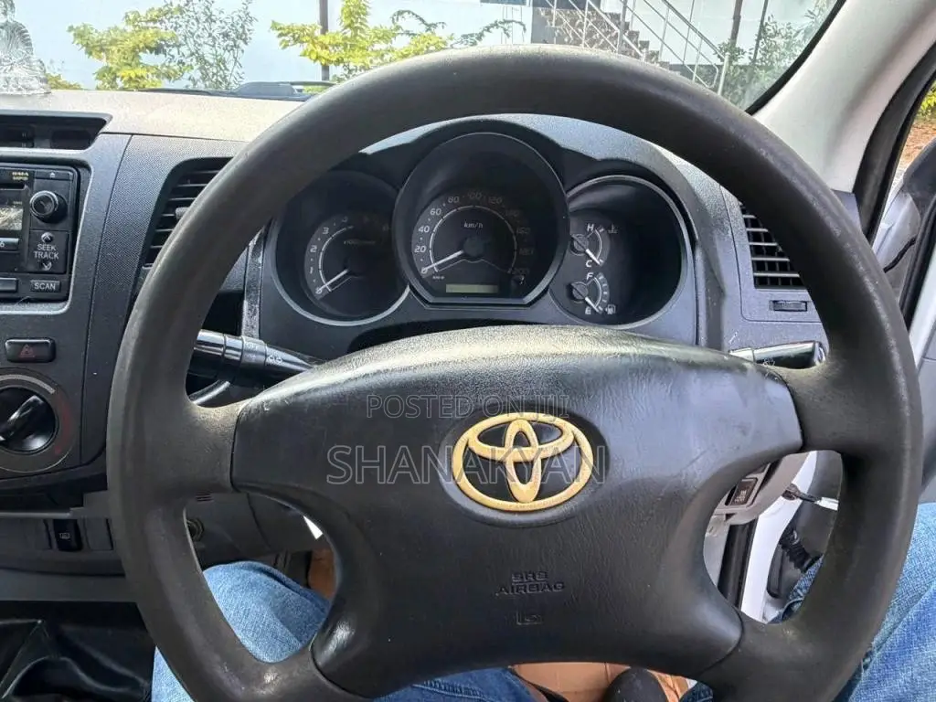Toyota Hilux Vigo 2006 Pickup (Used)