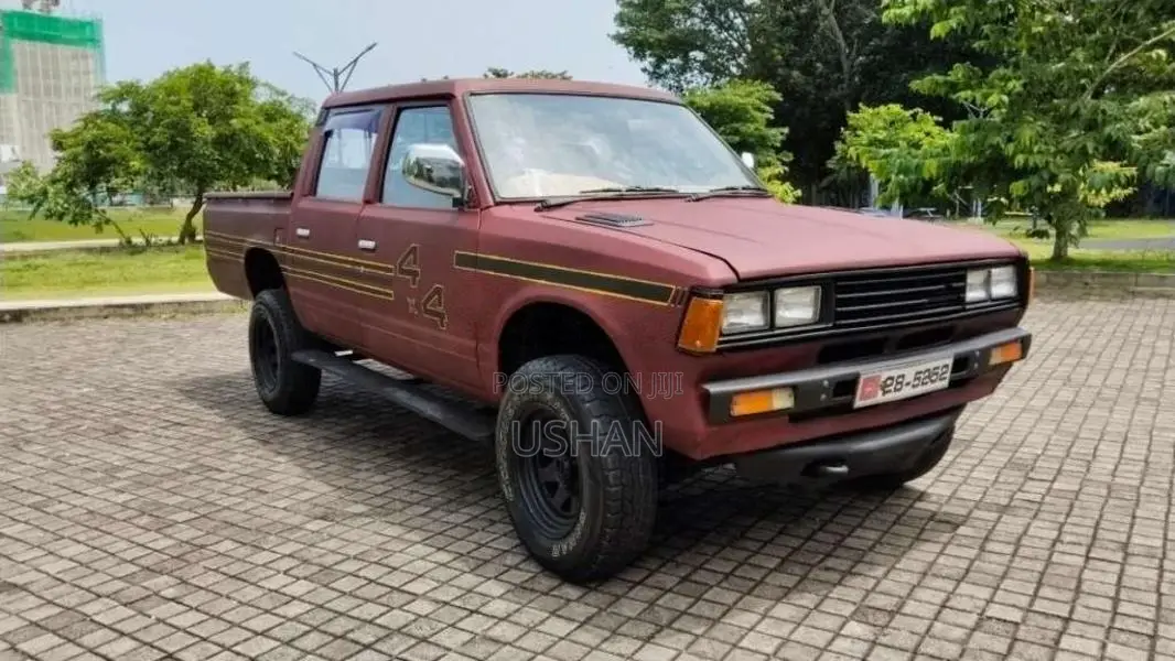 Nissan Double Cab 4x4 1983 Pickup (Used)