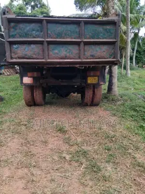 Ashok-Leyland Tipper 1998 Lorry (Used)