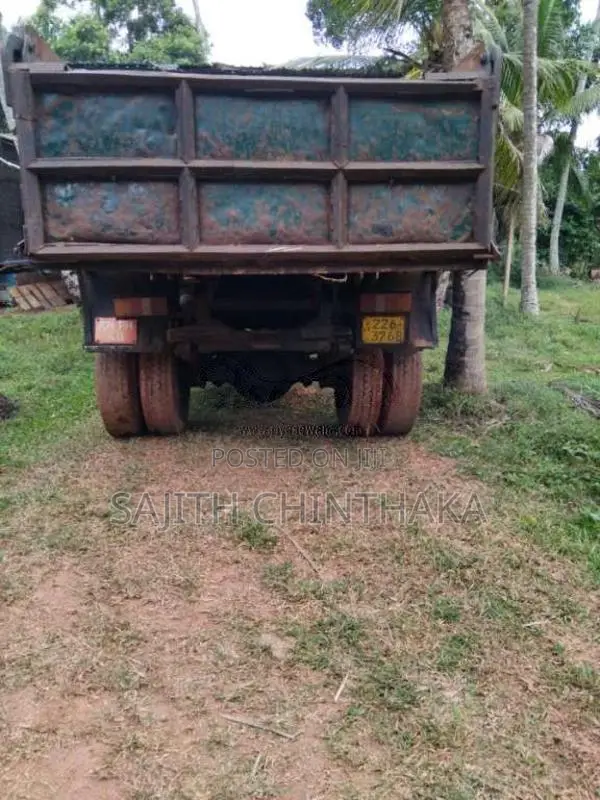 Ashok-Leyland Tipper 1998 Lorry (Used)
