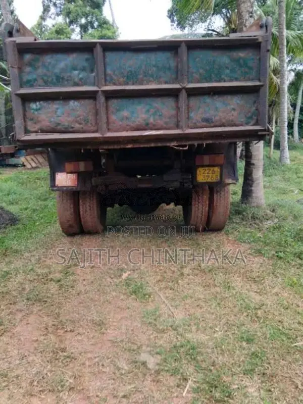 Ashok-Leyland Tipper 1998 Lorry (Used)