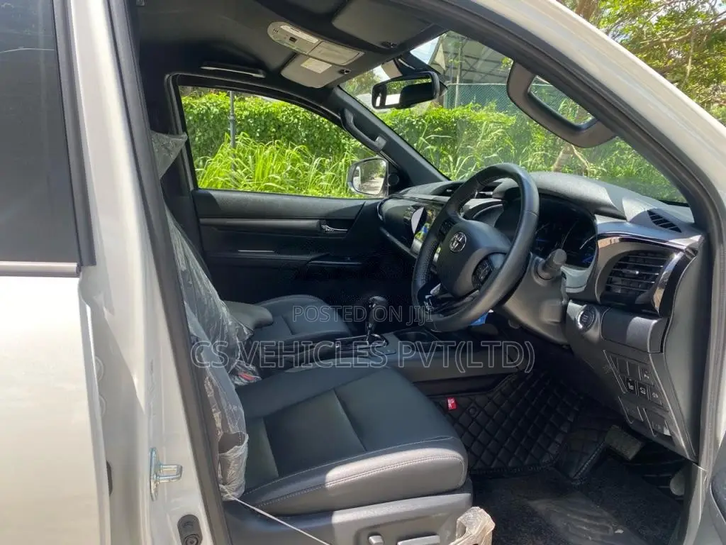 Toyota Hilux 2025 Pickup (Used)