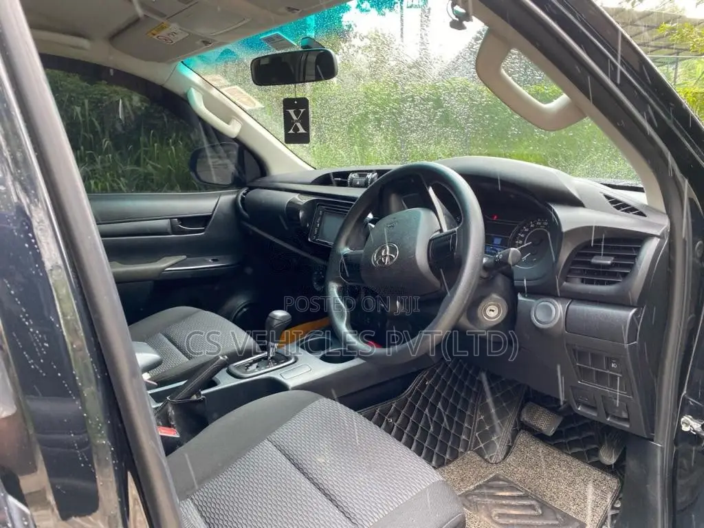 Toyota Hilux 2017 Pickup (Used)