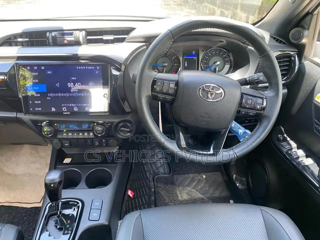 Toyota Hilux 2025 Pickup (Used)