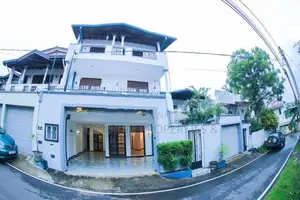 Luxury Three Storied House for Sale in Malabe Thalahena