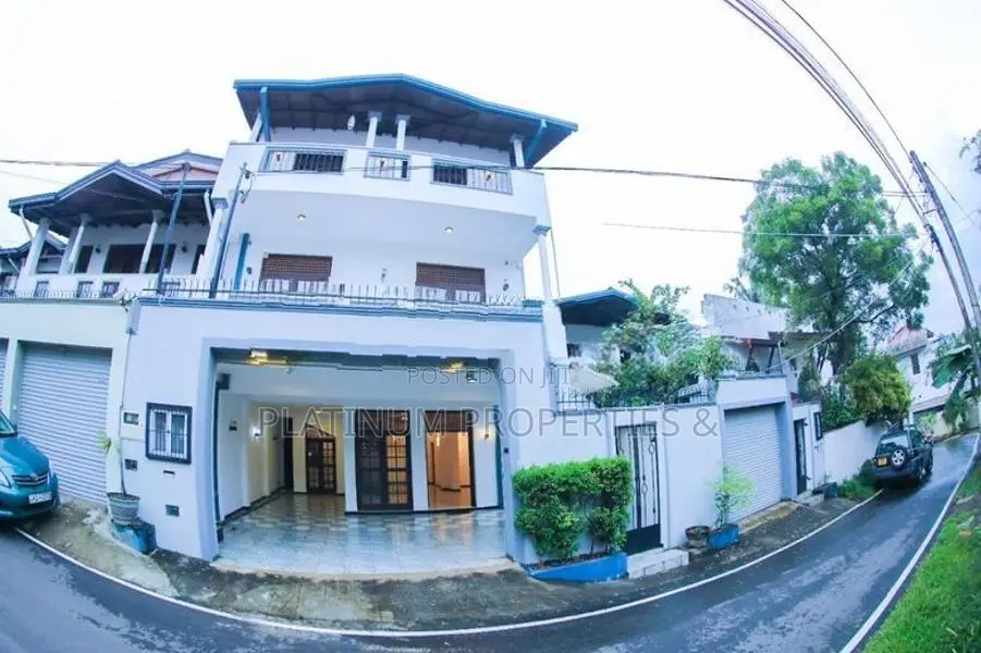 Luxury Three Storied House for Sale in Malabe Thalahena