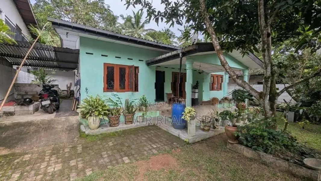 යක්කල ලයිසියම් පාසල ආසන්නයෙන් වටිනා නිවසක් / HS 15136