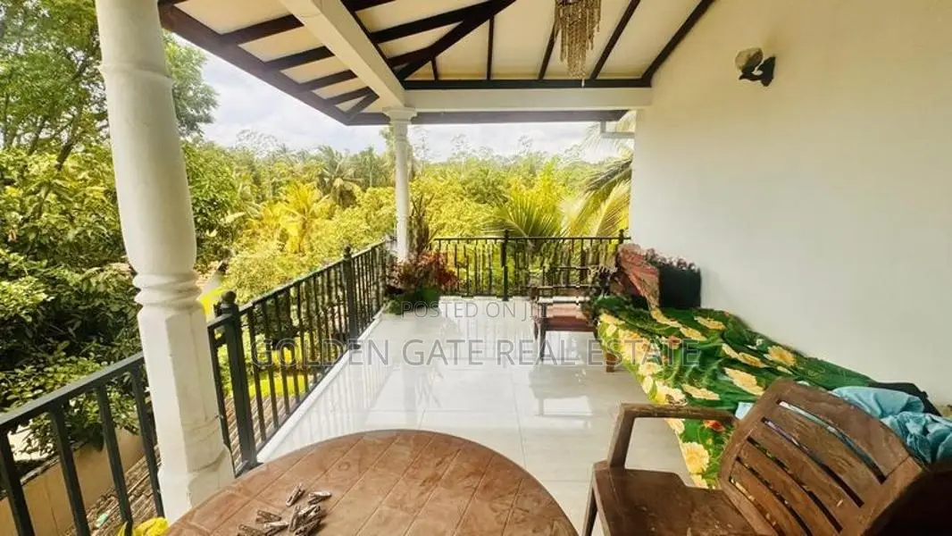 Kadawatha Beautiful Two Storey House Closed to Kandy Road