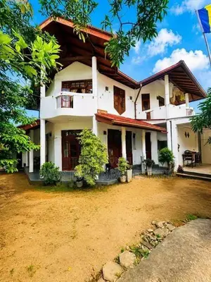 රාගම – බටුවත්තෙන් වටිනා දෙමහල් නිවසක් / AJ14712