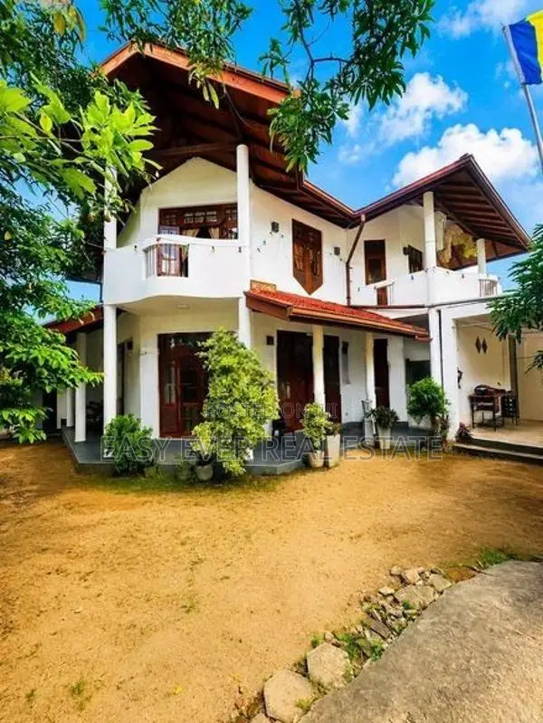 රාගම – බටුවත්තෙන් වටිනා දෙමහල් නිවසක් / AJ14712