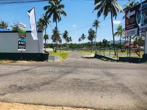 පිහිනුම් තටාකය, සමාජ ශාලා ඇතුලු පහසුකම් රැසකින් සමන්විත ඉඩමක් කුරුණෑගල
