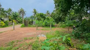 කඩවතින් වටිනා නේවාසික ඉඩමක් /KM 12628