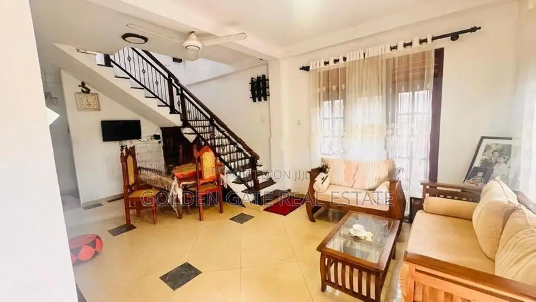 Kadawatha Beautiful Two Storey House Closed to Kandy Road