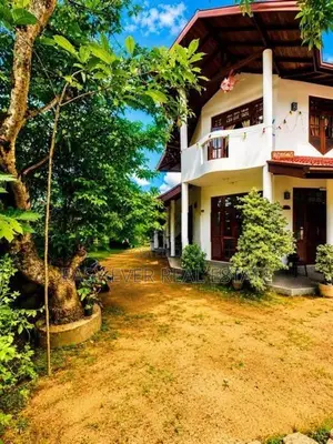 රාගම – බටුවත්තෙන් වටිනා දෙමහල් නිවසක් / AJ14712