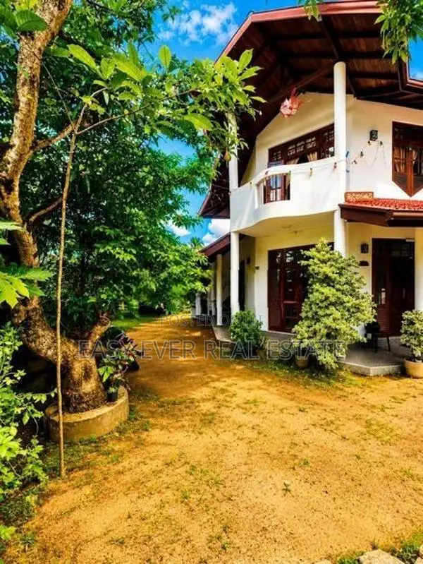රාගම – බටුවත්තෙන් වටිනා දෙමහල් නිවසක් / AJ14712