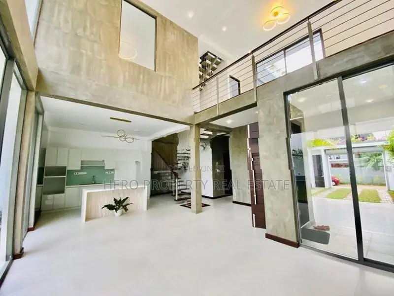 HJS159- Luxury Valuable House for Sale in Kadawatha