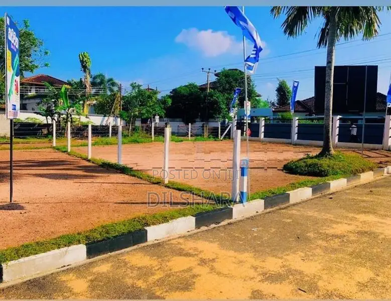 කැකනදුර හොද ඉඩම්
