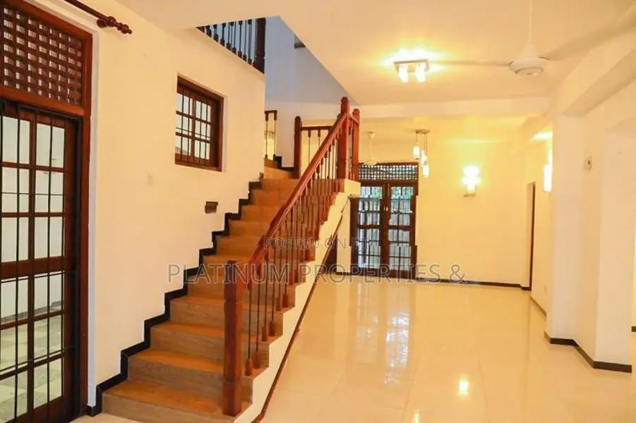 Luxury Three Storied House for Sale in Malabe Thalahena