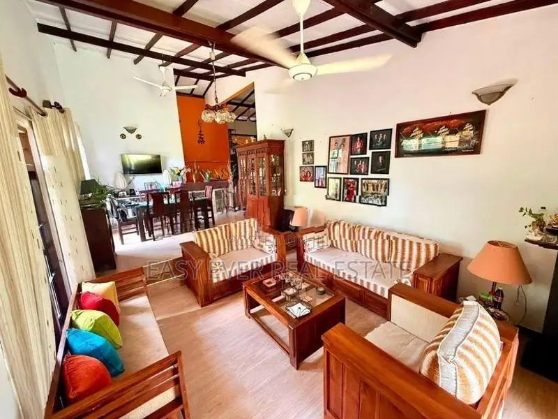 ප්‍රධාන බස් මාර්ගයට ආසන්නව අංගසම්පූර්ණ නිවස ගෘහ භාණ්ඩ සමඟ / KK 14989