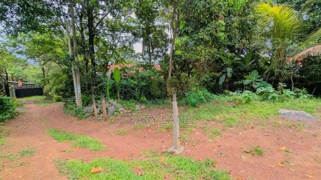කඩවතින් වටිනා නේවාසික ඉඩමක් /KM 12628